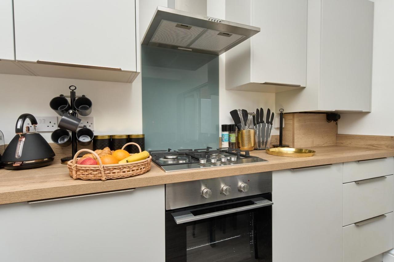 Beautiful 3 Bed Apartment In Bonchurch - Nr Ventnor - Large Outside Terrace & Parking - Dog Friendly - The Perfect Choice For Couples, Friends, Families - 5 Mins To Beach Exterior foto