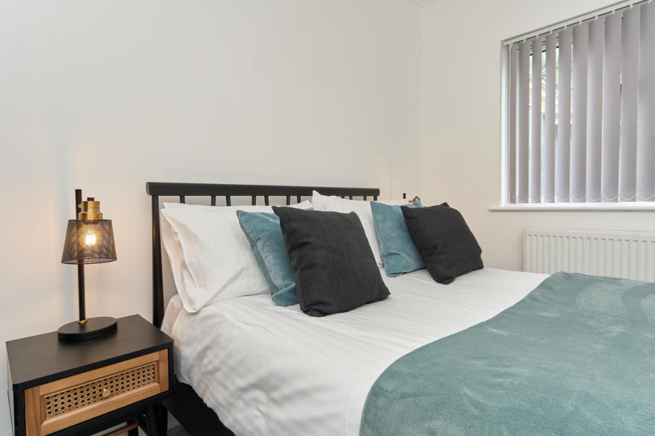 Beautiful 3 Bed Apartment In Bonchurch - Nr Ventnor - Large Outside Terrace & Parking - Dog Friendly - The Perfect Choice For Couples, Friends, Families - 5 Mins To Beach Exterior foto